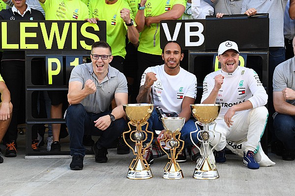 Hamilton: “Kırmızı renk bana yakışıyor ama sadakat en önemlisi” Hamilton: “Kırmızı renk bana yakışıyor ama sadakat en önemlisi”