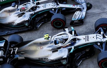 Hamilton: “Mercedes’in 2019’daki motor gelişimi harika değil”