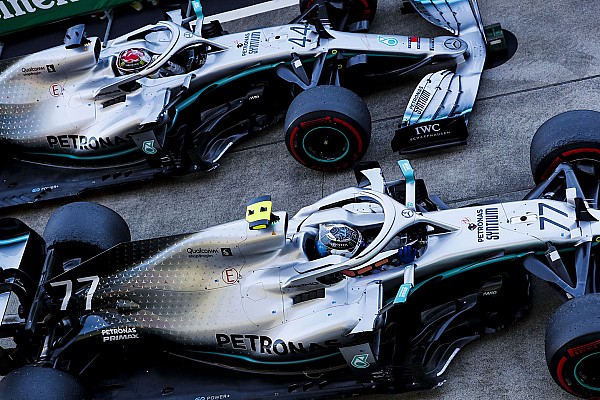 Hamilton: “Mercedes’in 2019’daki motor gelişimi harika değil”