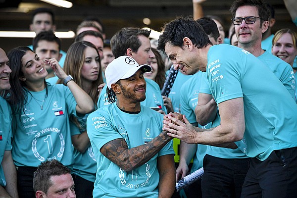 Wolff: “Mercedes daha az hata yapmasıyla başarılı oldu” Wolff: “Mercedes daha az hata yapmasıyla başarılı oldu”