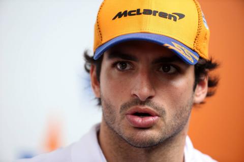Sainz recalls ‘strange’ Ferrari F1 contract negotiations