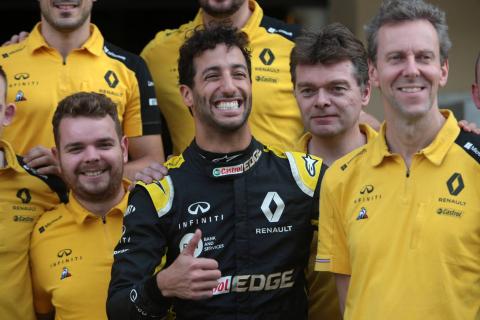 Ricciardo keen to work on team building at Renault