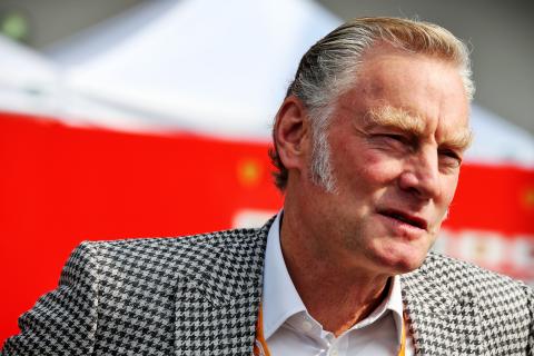 Bratches to step down as F1 commercial chief