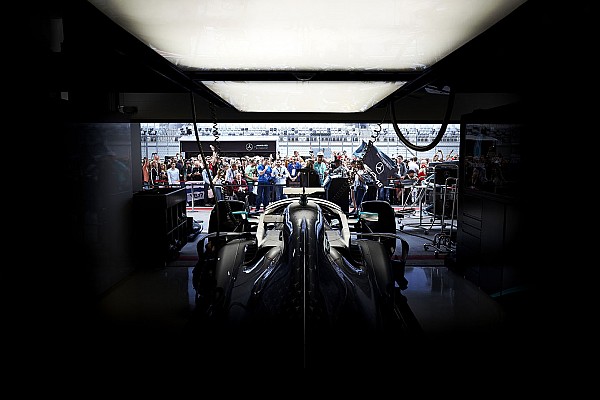 Mercedes, 2020 Formula 1 aracını çalıştırdı