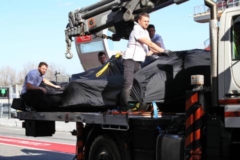 Mercedes engine issue curtails Hamilton’s F1 test