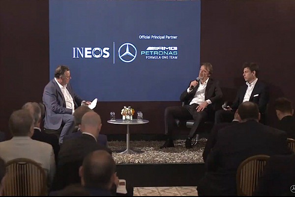 Wolff: “Hamilton’la görüşmeler yıl başında devam edecek”