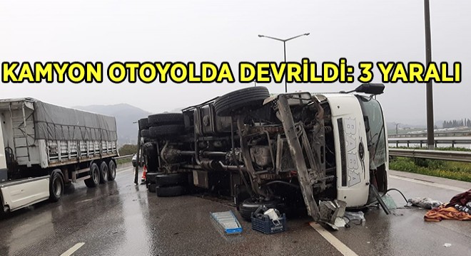 Kamyon Otoyolda Devrildi: 3 Yaralı