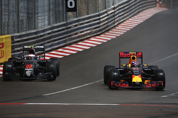 Button: “Verstappen şimdiye kadarki en iyi Formula 1 pilotlarından birisi”