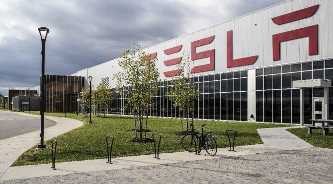 Tesla Çin’de üretime tekrar başladı!