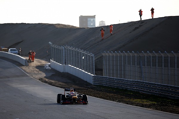 Verstappen: “Zandvoort’un oval virajı, farklı çizgileri teşvik edecek”