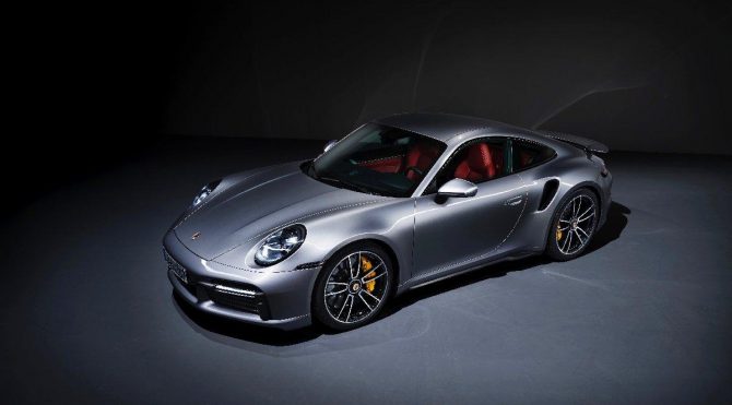 Yeni Porsche modelleri yere daha sağlam basıyor!