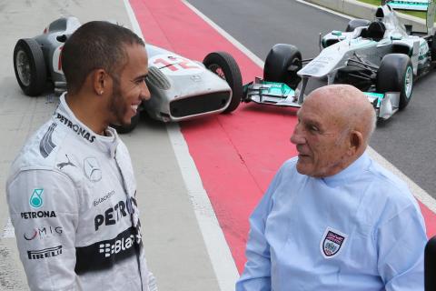 Hamilton leads tributes to F1 legend Moss