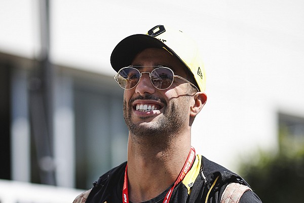 McLaren, Ricciardo ile sözleşme imzalamak için Sainz’ın Ferrari’ye gitmesini bekliyor
