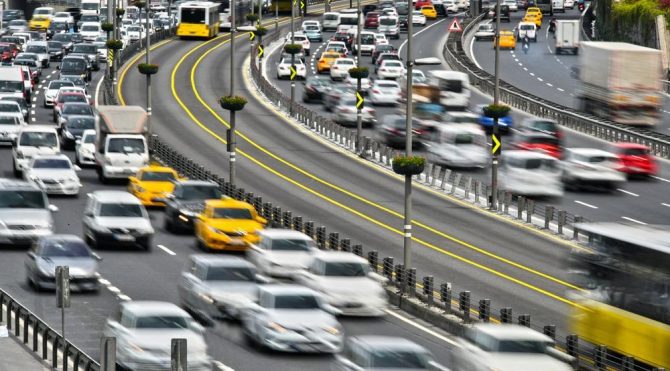 İstanbul’da akşam trafiği coronaya rağmen devam ediyor!