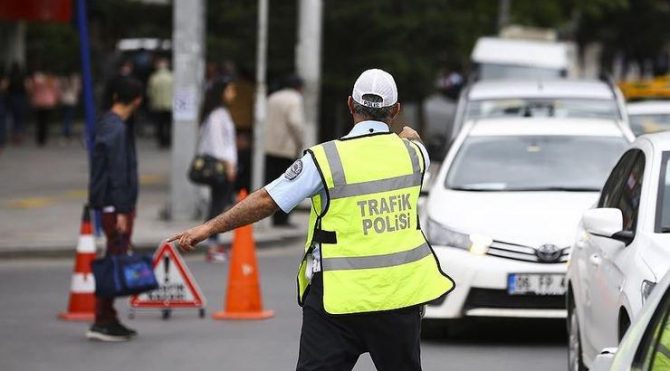 Milyonlarca insan araçlarına zorunlu trafik sigortası bile yaptıramıyor