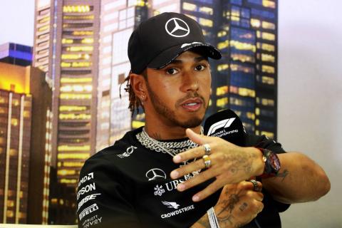 Hamilton calls on “silent” F1 stars not to ignore injustice
