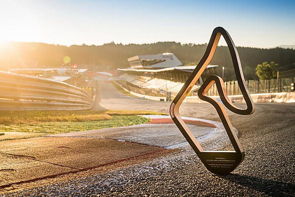 Formula 1 gridi artık yarıştan 15 dakika önce oluşturulacak, sadece 10 gazeteci yarışa gidebilecek Formula 1 gridi artık yarıştan 15 dakika önce oluşturulacak, sadece 10 gazeteci yarışa gidebilecek