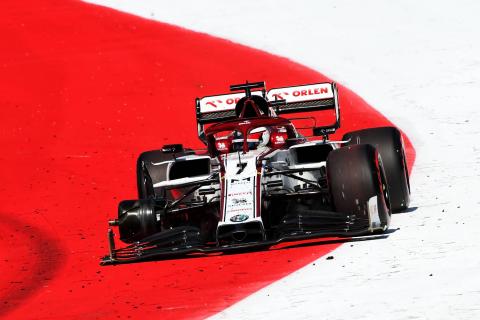Kimi Raikkonen rues missed F1 points in odd wheel shredding incident
