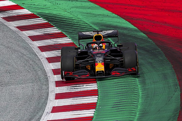 Verstappen’in ön kanadından kopan parça bargeboard’a takılmış