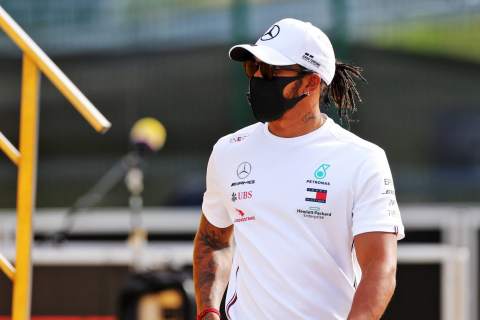 ‘Not the right time’ to sign “big” new Mercedes F1 deal – Hamilton