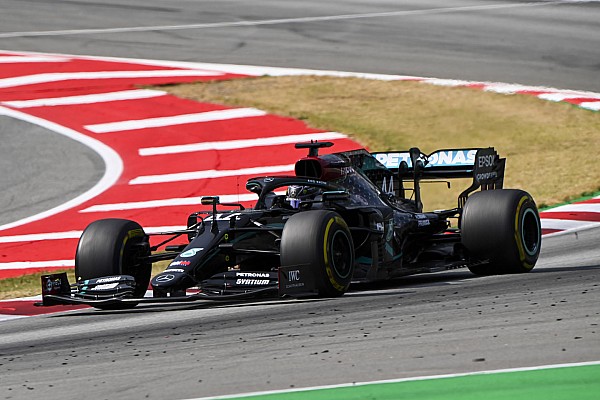 Hamilton: “Sadece sürücüler daha iyi lastik için Pirelli’yi zorluyor”