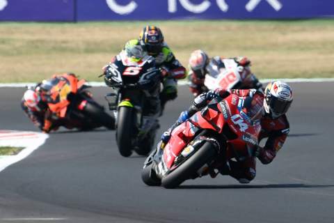 Dovizioso takes 'weird' points lead, says ‘riding style doesn’t work’