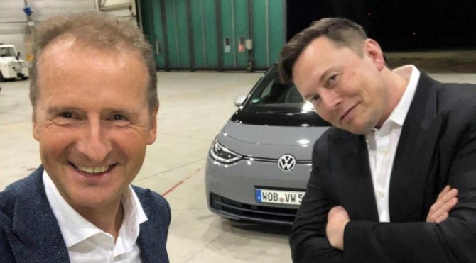 Tesla ve Volkswagen aynı karede!