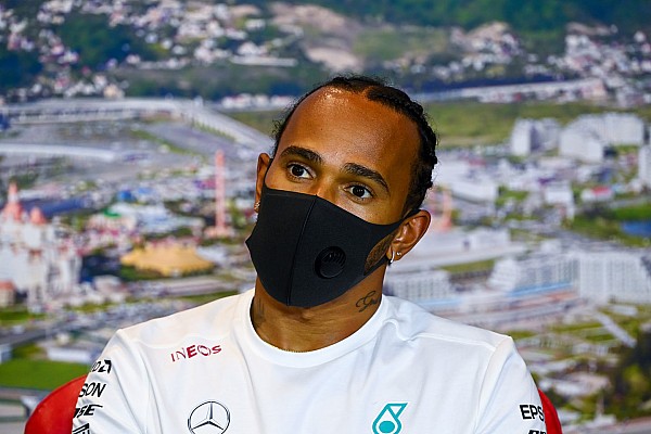 Hamilton: “FIA ile Mugello podyumundaki t-shirt konusunda konuşmadık”