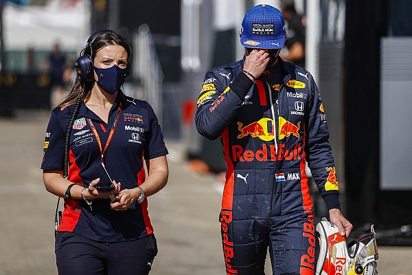 Rusya Yarış öncesinde Red Bull, mutsuz olan Verstappen ile görüşecek