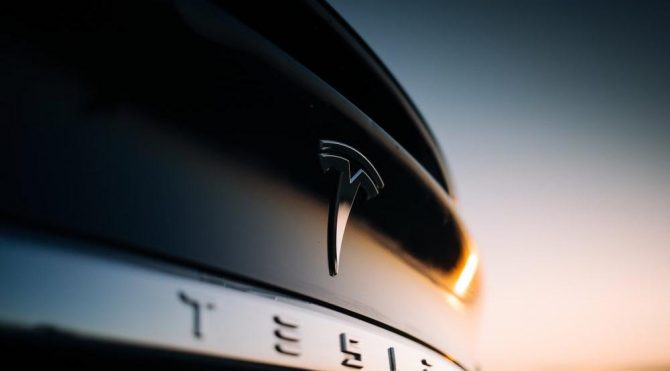 Tesla bilgisayar korsanlığı davasını kazandı!