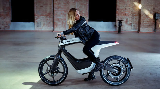 Tasarım ve 420 bin TL’lik fiyatı ses getiren fütüristik elektrikli motosiklet