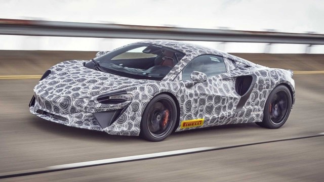 McLaren’in yeni hibrit süper otomobili üretime hazır görünüyor