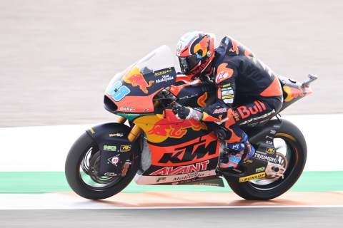 Moto2 Valencia: Martin victorious after last lap lunge