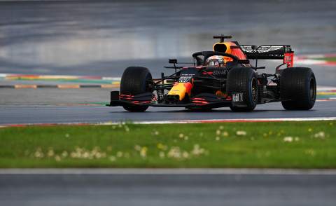 Max Verstappen’s F1 Turkish GP hampered by front wing adjustment error