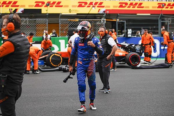 Sainz, Ferrari’yle ilgili sorulardan “sıkıldı”