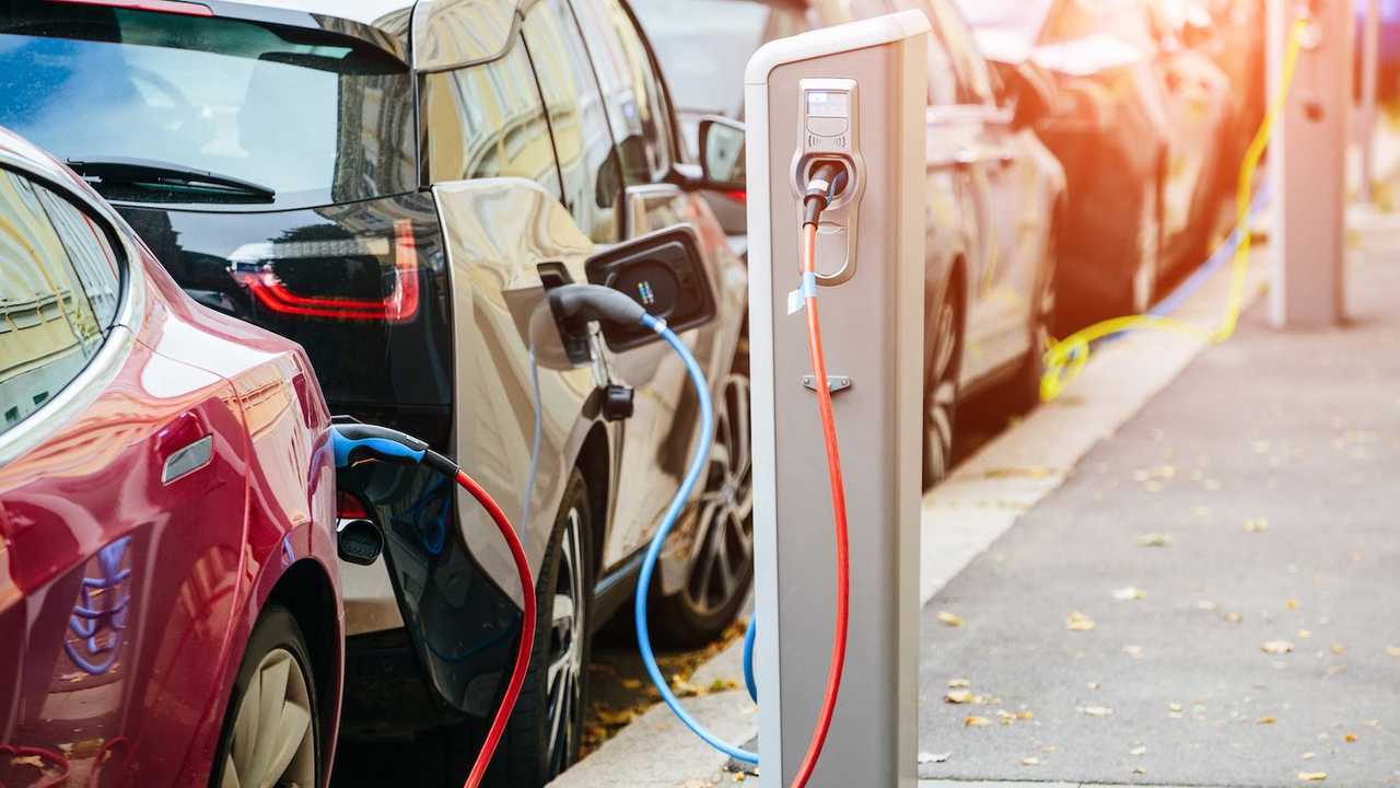 Avrupa’da dizel-elektrikli rekabeti kızışıyor