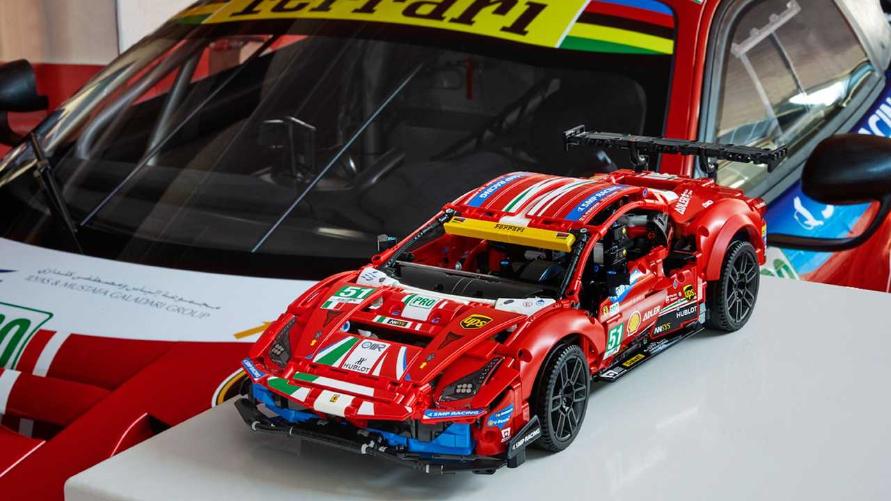 Bu Lego Technic seti ile Ferrari 488 GTE’yi evinize taşıyabilirsiniz
