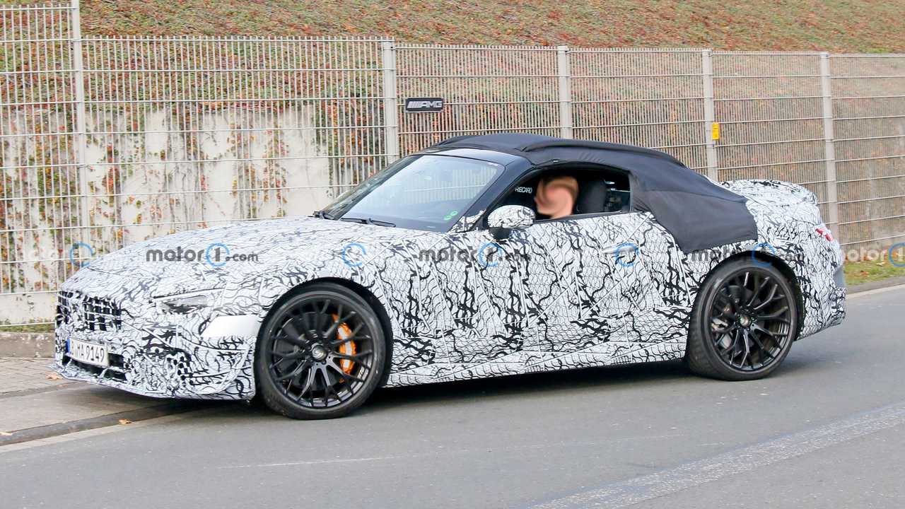 Yeni nesil Mercedes SL bir kez daha görüntülendi