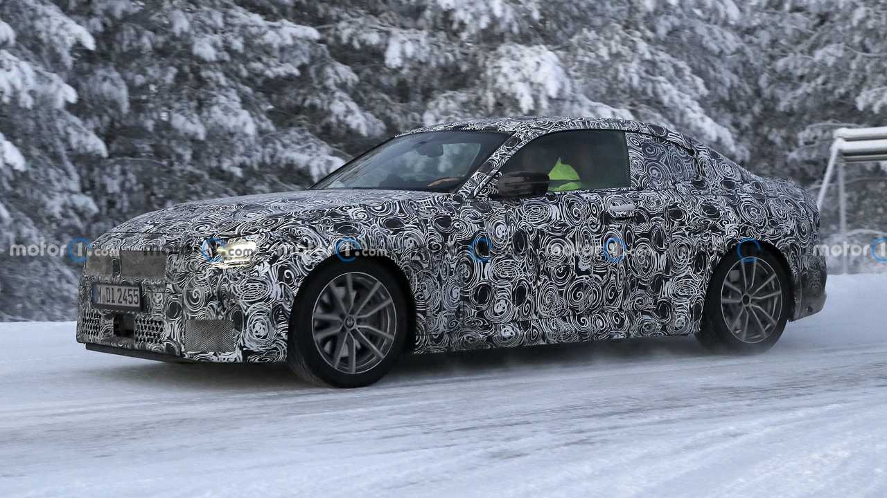 2021 BMW 2 Serisi Coupe, kış testlerinde görüntülendi