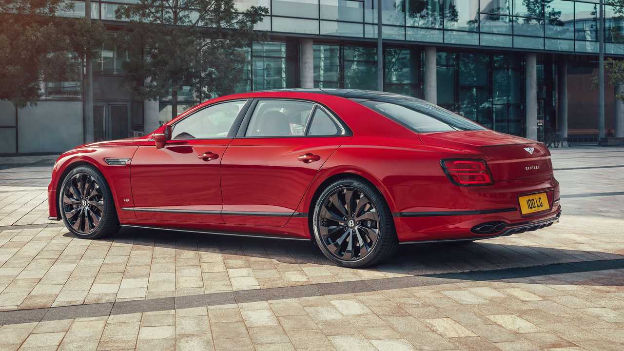 Bentley’nin ilk EV modeli yerden yüksek bir sedan mı olacak?
