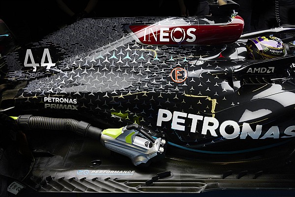 Mercedes: “Lauda yıldızı, Abu Dhabi GP’de yine aracın üzerindeydi”