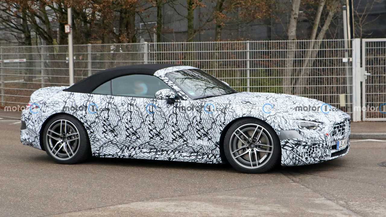 2022 Mercedes SL kumaş tavanıyla casuslara yakalandı