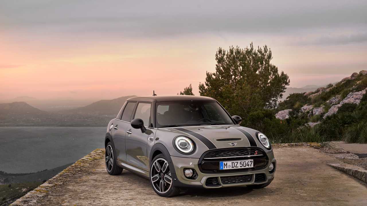 Yeni MINI Cooper daha modern bir tasarıma kavuşacak