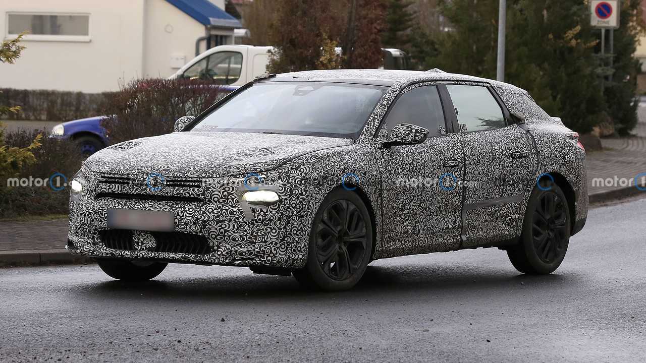 Yeni Citroen C5, farklı tasarımıyla görüntülendi!