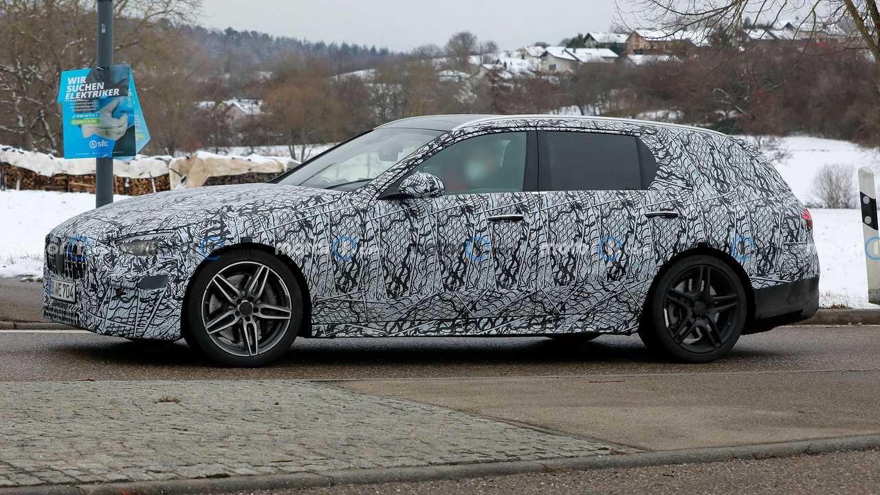 Mercedes-AMG C53 Estate, dört çıkışlı egzoz sistemi ile görüntülendi