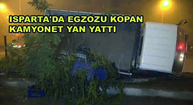 Isparta’da Egzozu Kopan Kamyonet Yan Yattı Isparta’da Egzozu Kopan Kamyonet Yan Yattı