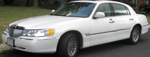 Lincoln – Town Car – 4.6 V8 (208 bg) – Teknik Özellikler