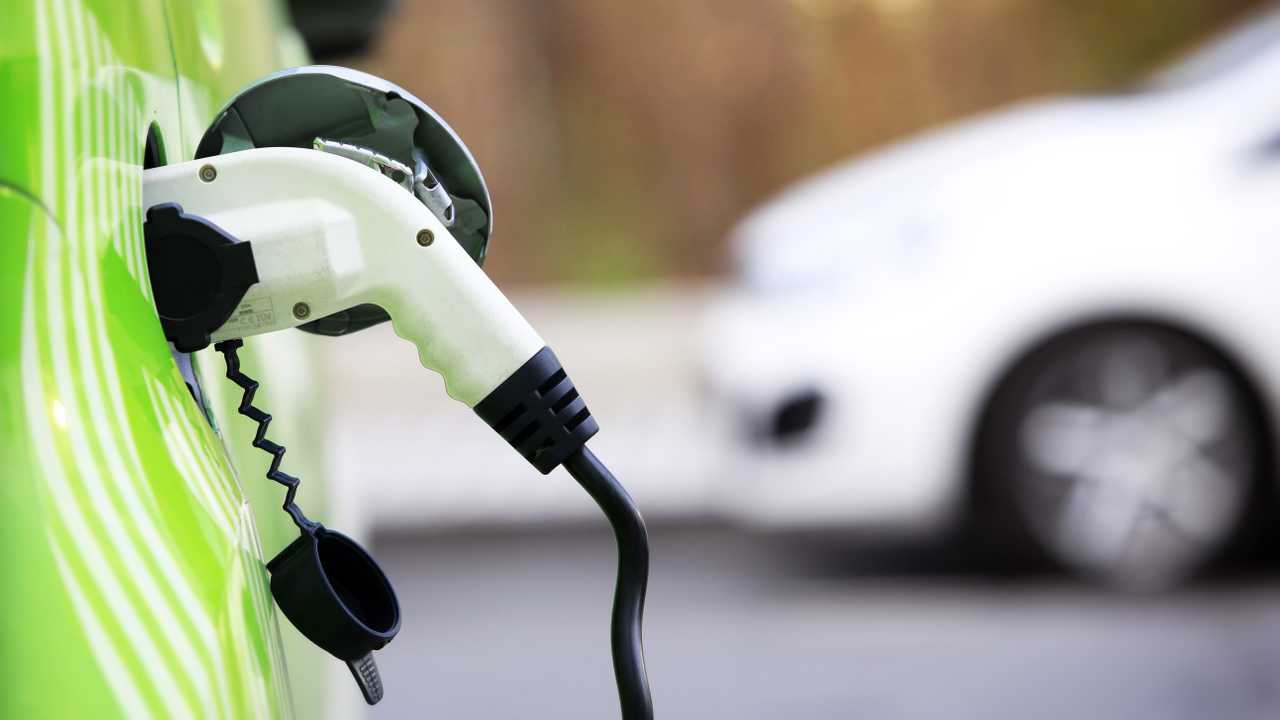 Elektrikli otomobiller ilk olarak dizellerin fişini çekecek!