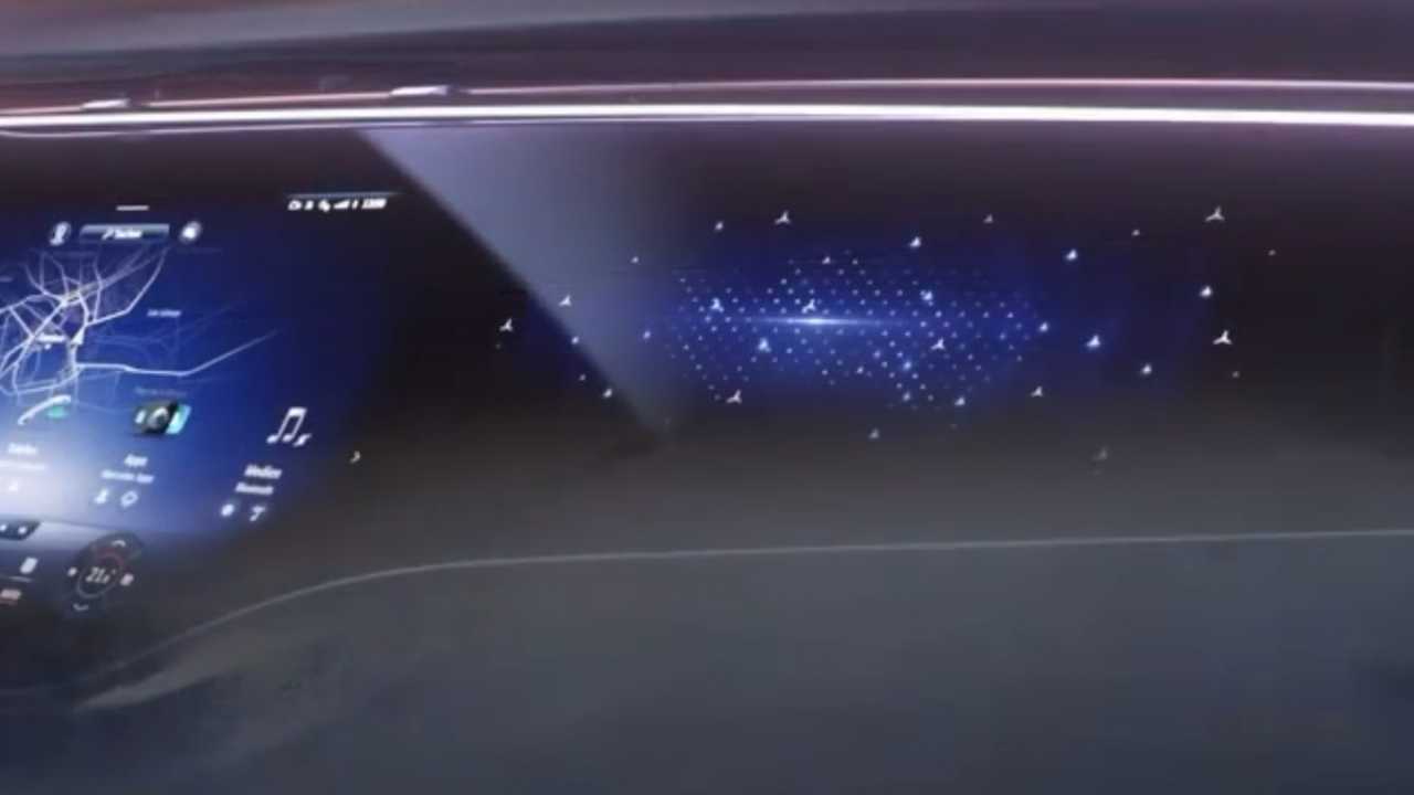 Mercedes EQS’in devasa ekranından ilk teaser geldi