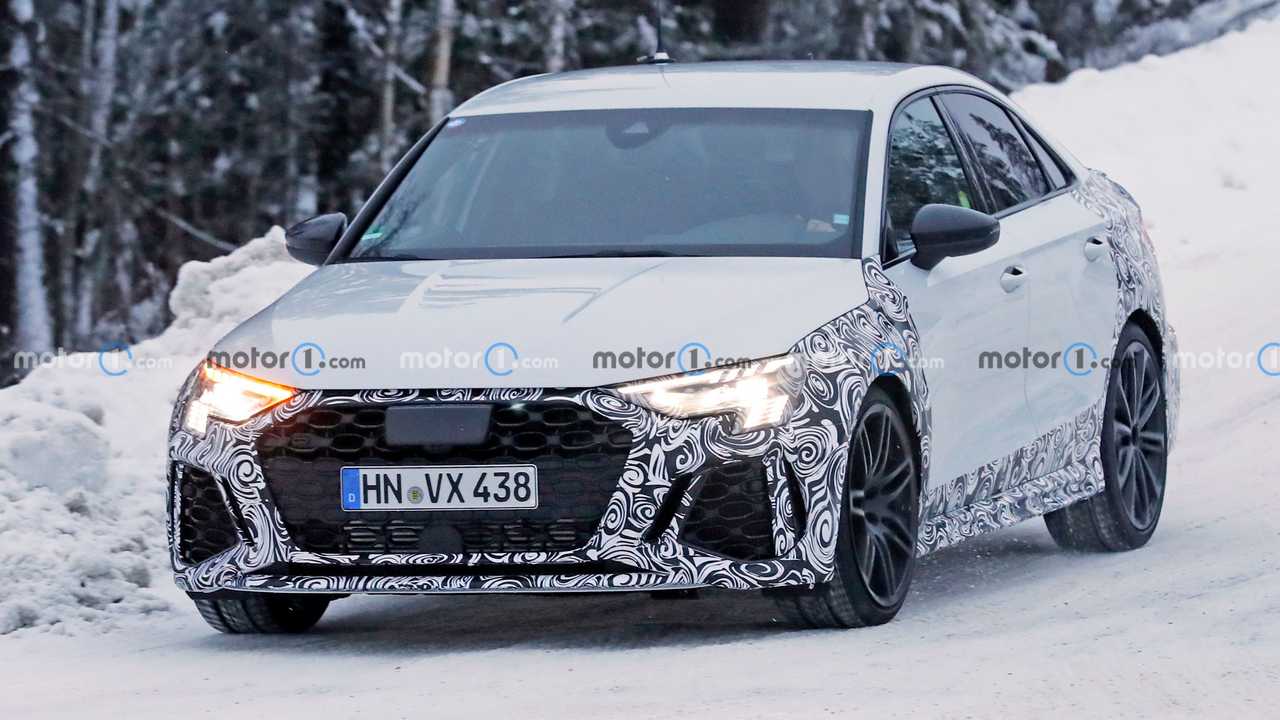 Yeni Audi RS3 Sedan quattro sistemini karda test ediyor